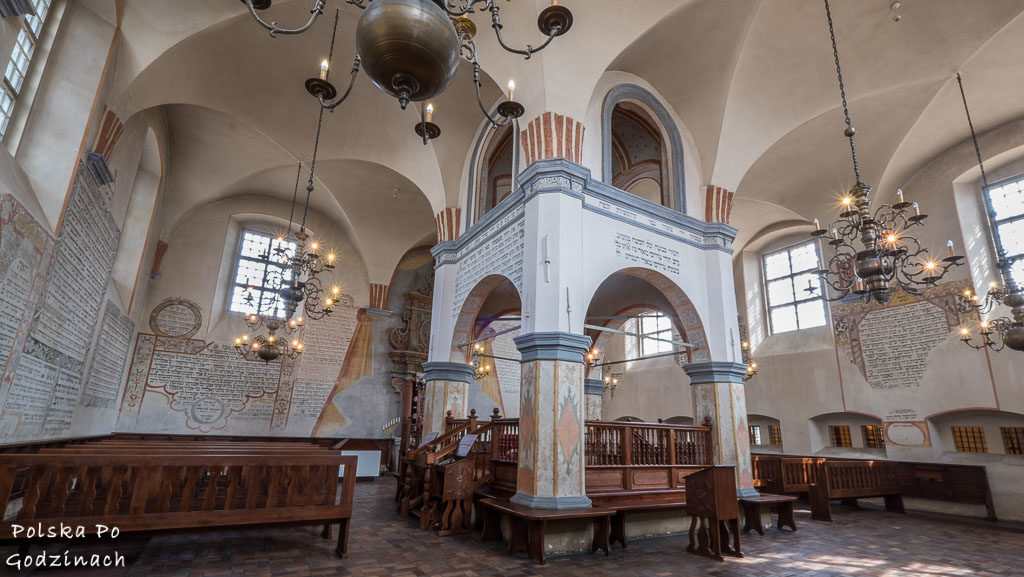 Zabytkowe wnętrze Wielkiej Synagogi w Tykocinie. To największa i najcenniejsza atrakcja Tykocina.