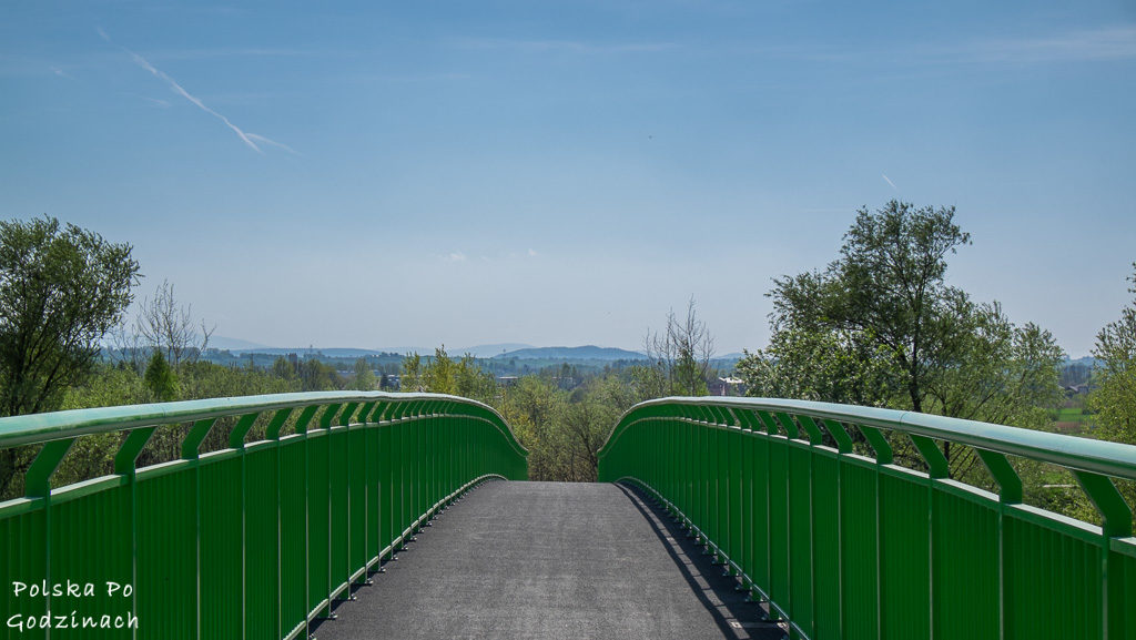 Rowerowy most na Skawince łączący dwa brzegi rzeki