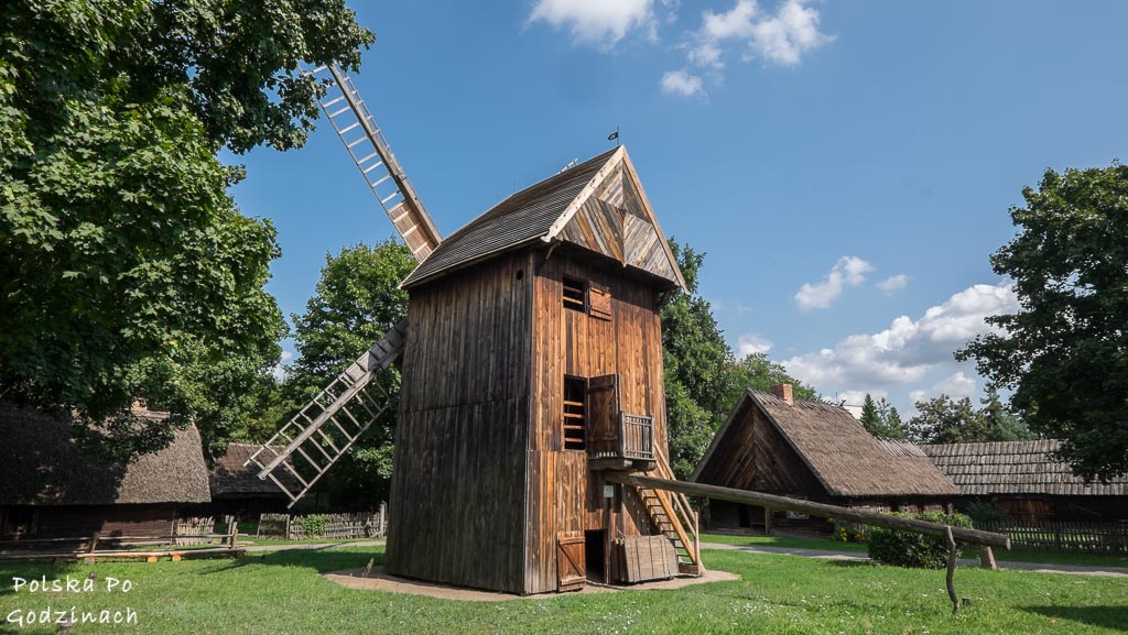 Co warto zobaczyć w Toruniu?Drewniany wiatrak w Muzeum Etnograficznym w Toruniu.