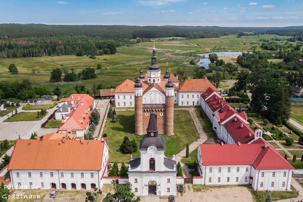 Klasztor i cerkiew w Supraślu widoczne z lotu ptaka