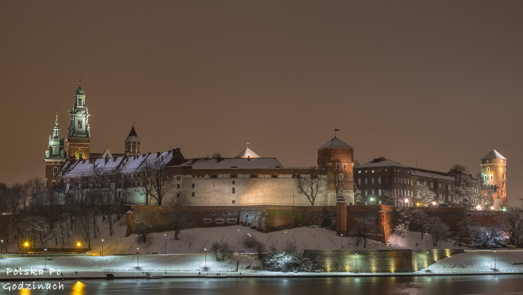 Zamki w Polsce - Zamek Królewski na Wawelu zimą.