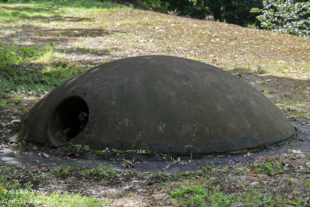 Atrakcje i miejsca warte zobaczenie w Grudziądzu - pancerna kopuła bunkra w Forcie Wielka Księża Góra