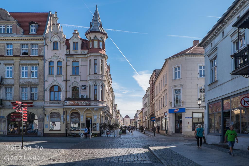 Zabytkowe kamienice wokół rynku w Chełmnie.