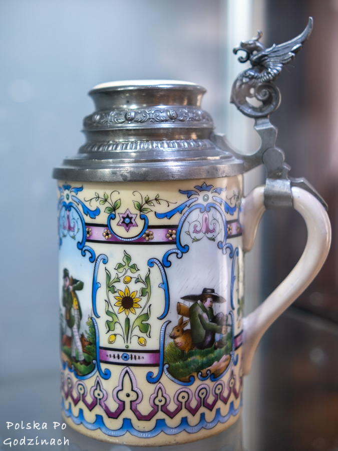 Wałbrzych atrakcje turystyczne - porcelanowy kufel do piwa w Muzeum Porcelany w Wałbrzychu