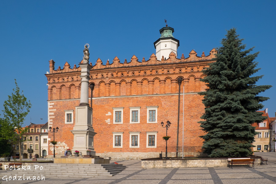 atrakcje Sandomierza - zabytkowy ratusz na rynku