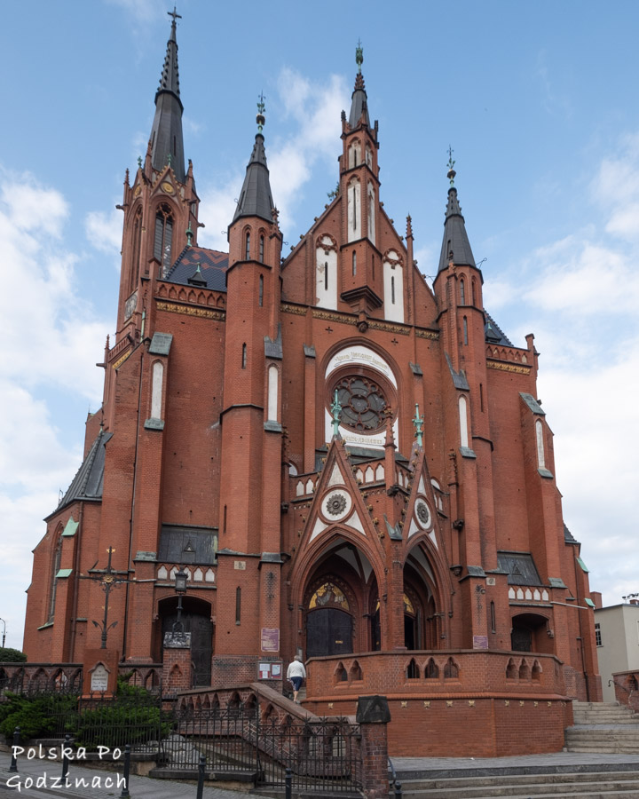 Atrakcje Wałbrzycha - bryła Kolegiaty św. Aniołów Stróżów