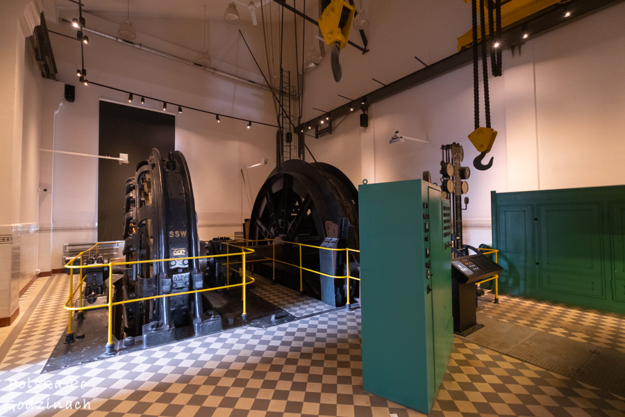 Wałbrzych atrakcje i ciekawe miejsca warte zobaczenia - maszyny górnicze w Starej Kopalni w Wałbrzychu