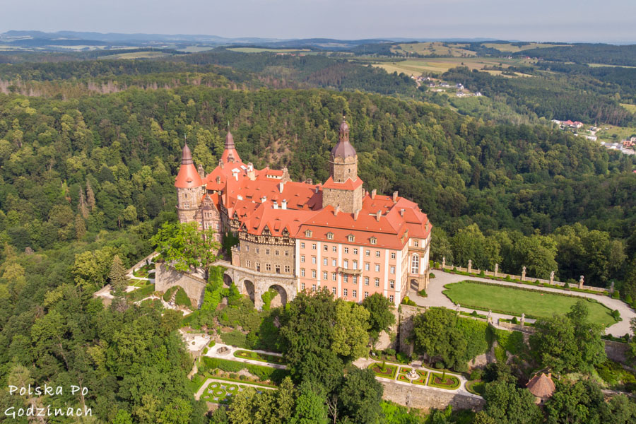co warto zobaczyć w Wałbrzychu - Zamek Książ widok z drona