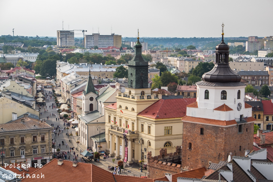 Atrakcje Lublina, które warto zobaczyć. Widok na Krakowskie Przedmieście, Bramę Krakowską i Ratusz z Wieży Trynitarskiej