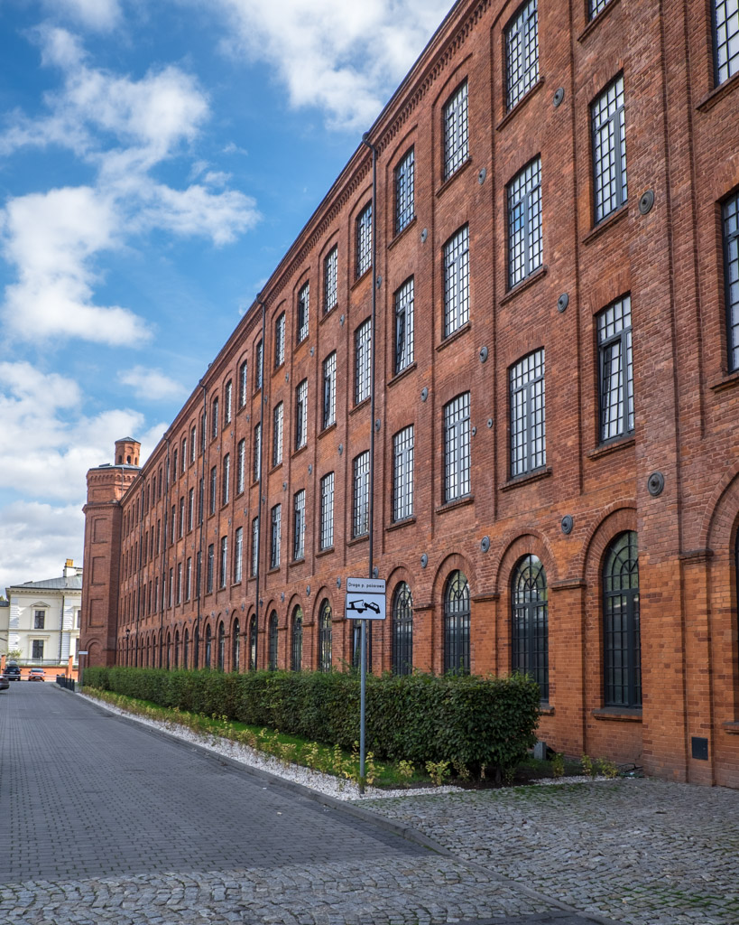 Łódź atrakcje - dawna fabryka Scheiblera - dziś nowoczesne apartamenty w w stylu industrialnym