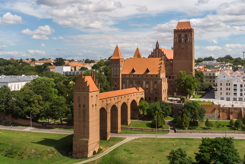 Najpiękniejsze zamki w Polsce. Widok na Zamek w Kwidzynie od strony Wisły. Szczególne wrażenie robi zamkowe gdanisko.