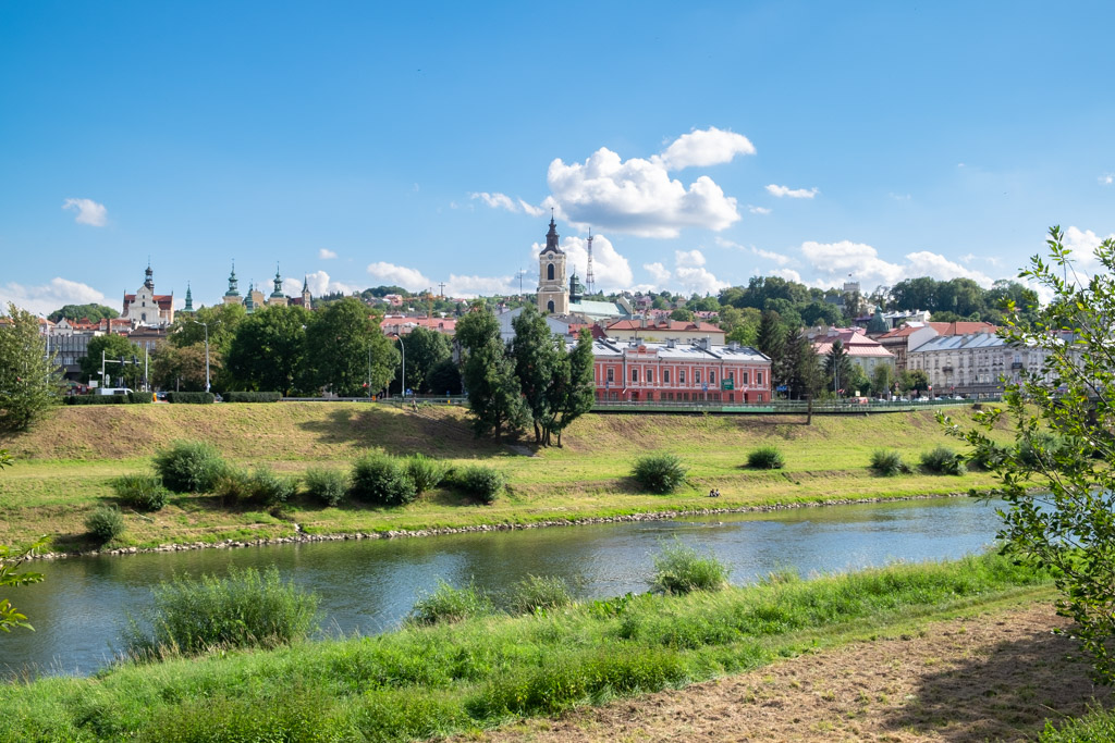 W Przemyślu warto zobaczyć panoramę Przemyśla od strony rzeki San.