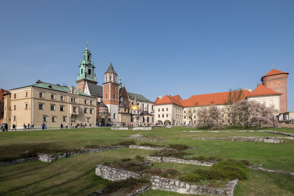 Katedra Wawelska i Zamek Królewski na Wzgórzu Wawelskim w Krakowie.