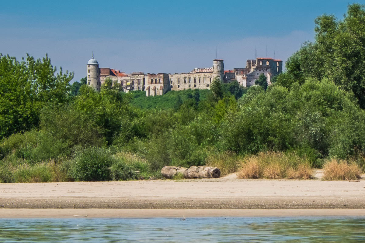 Zamek w Janowcu widok od strony Wisły.
