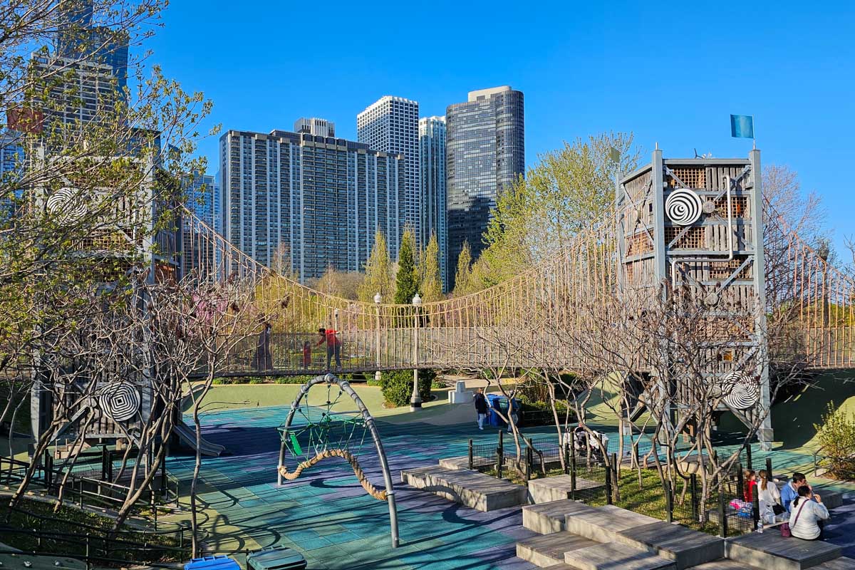 Plac zabaw w Maggie Daley Park w Chicago.