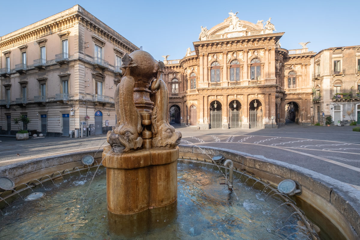 Piazza Vincenzo Bellini w Katatnii.