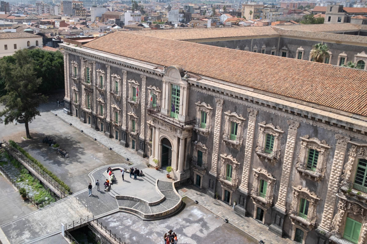 Monastero dei Benedettini di San Nicolò l'Arena to cenny zabytek i atrakcja Katatnii.