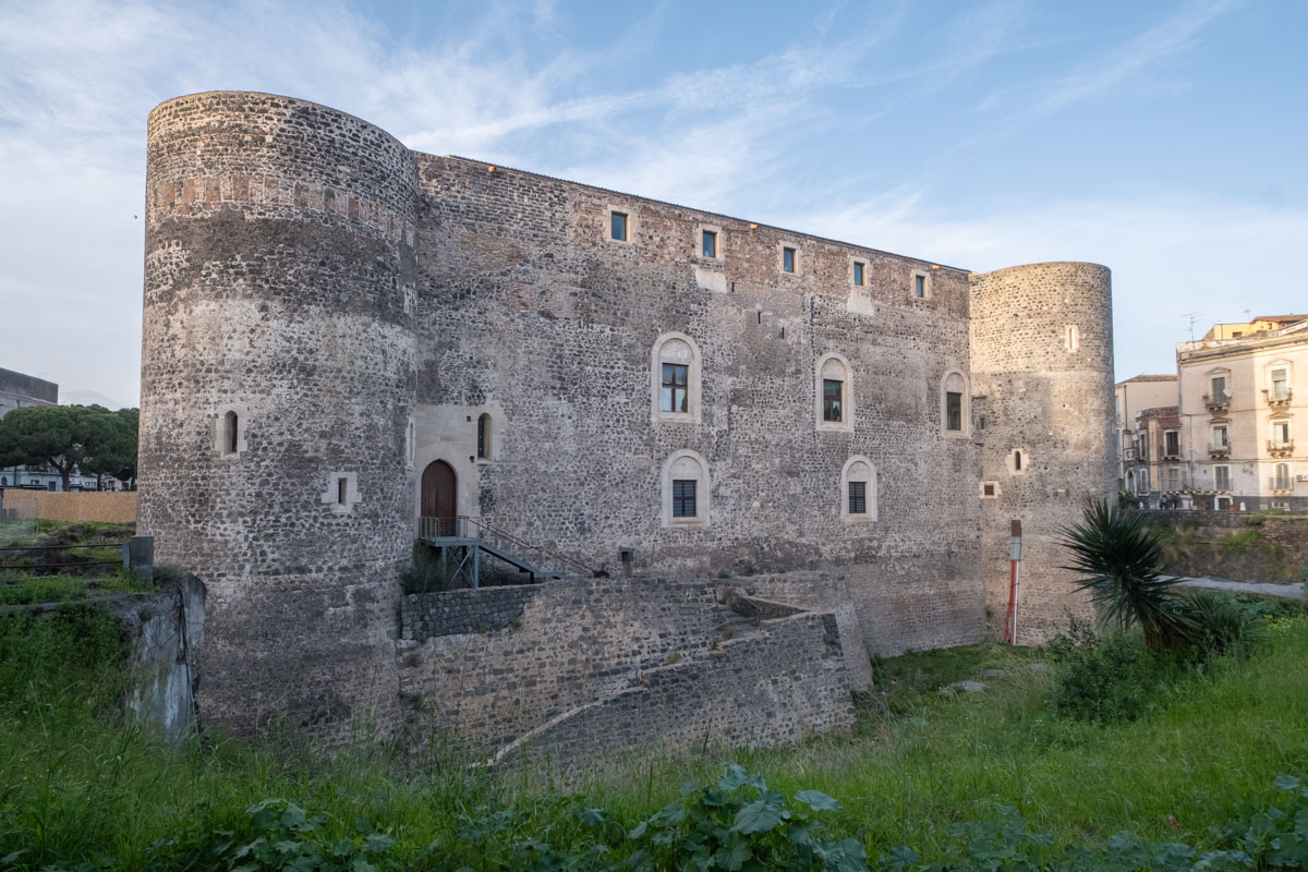Zamek Ursino (Castello Ursino) to jedna z ciekawszych atrakcji Katanii.