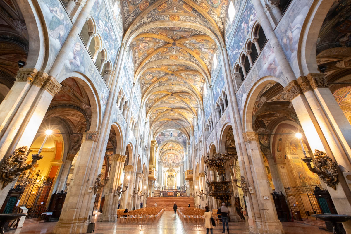 Wnętrze katedry w Parmie.