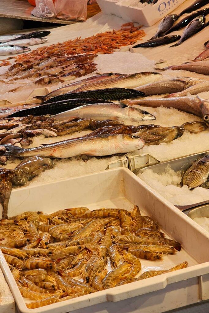 Targ rybny w Katatnii.