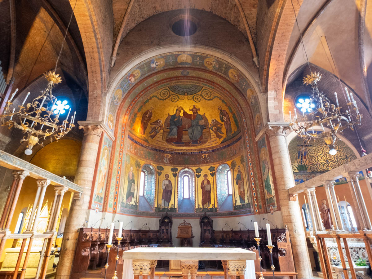 Ołtarz w Katedrze w Modenie.