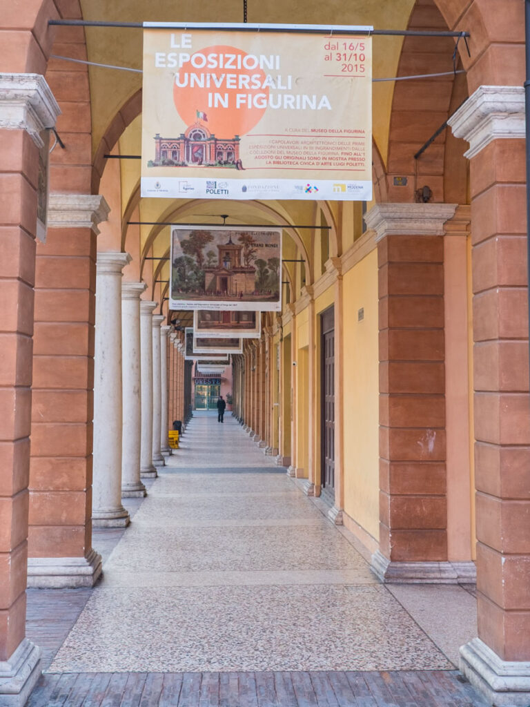 Arkady wokół Placu Rzymskiego.