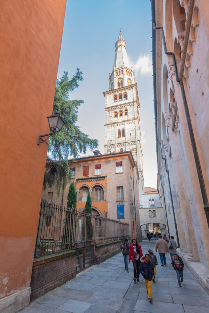 Torre della Ghirlandina to słynna atrakcja Modeny.