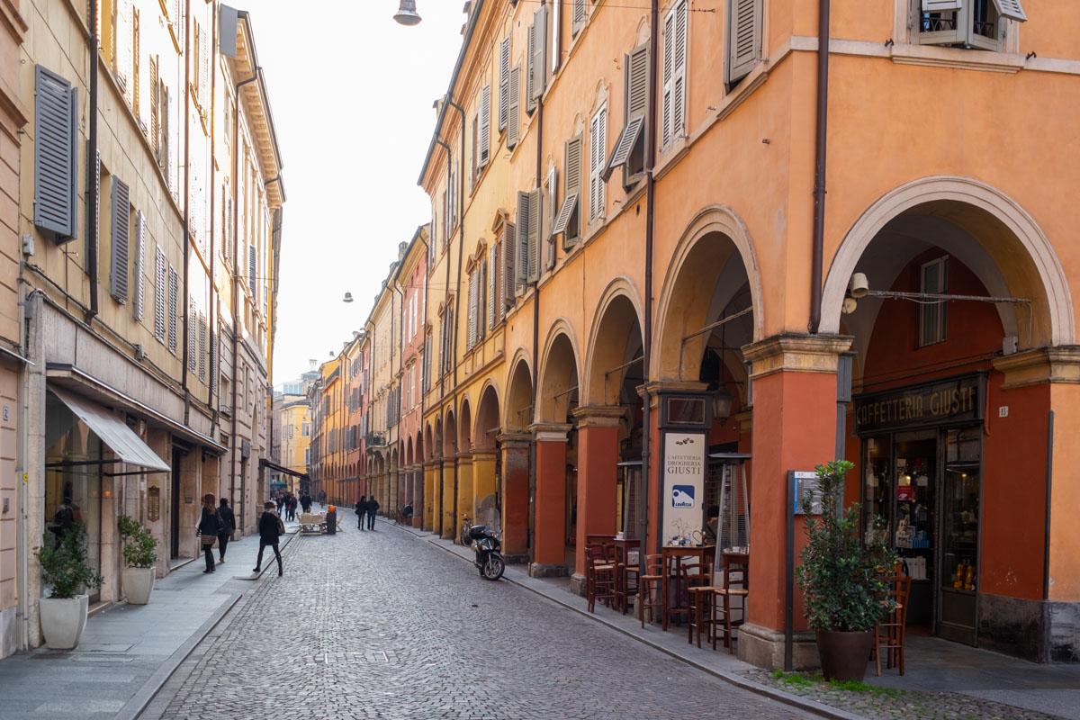 Via Luigi Carlo w Modenie.