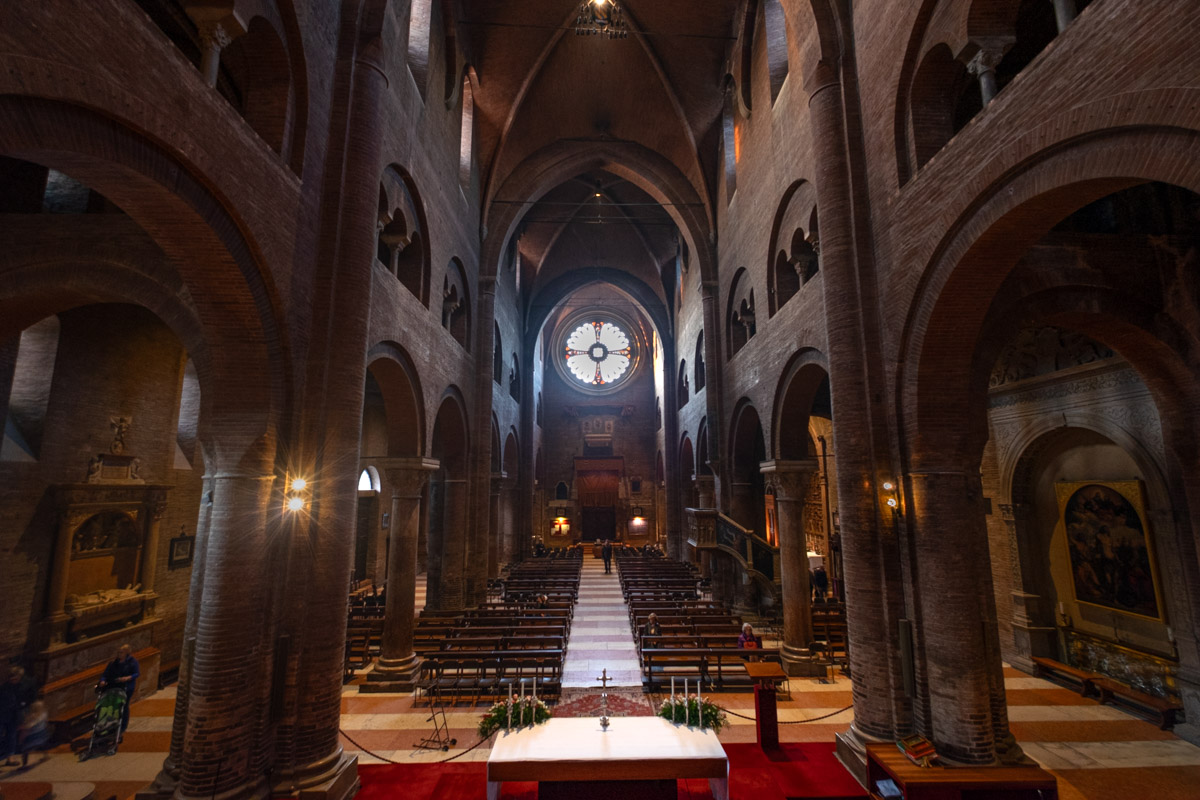 Wnętrze Katedry w Modenie.