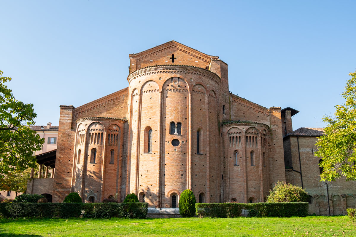 Romańska bazylika w Nonantoli.