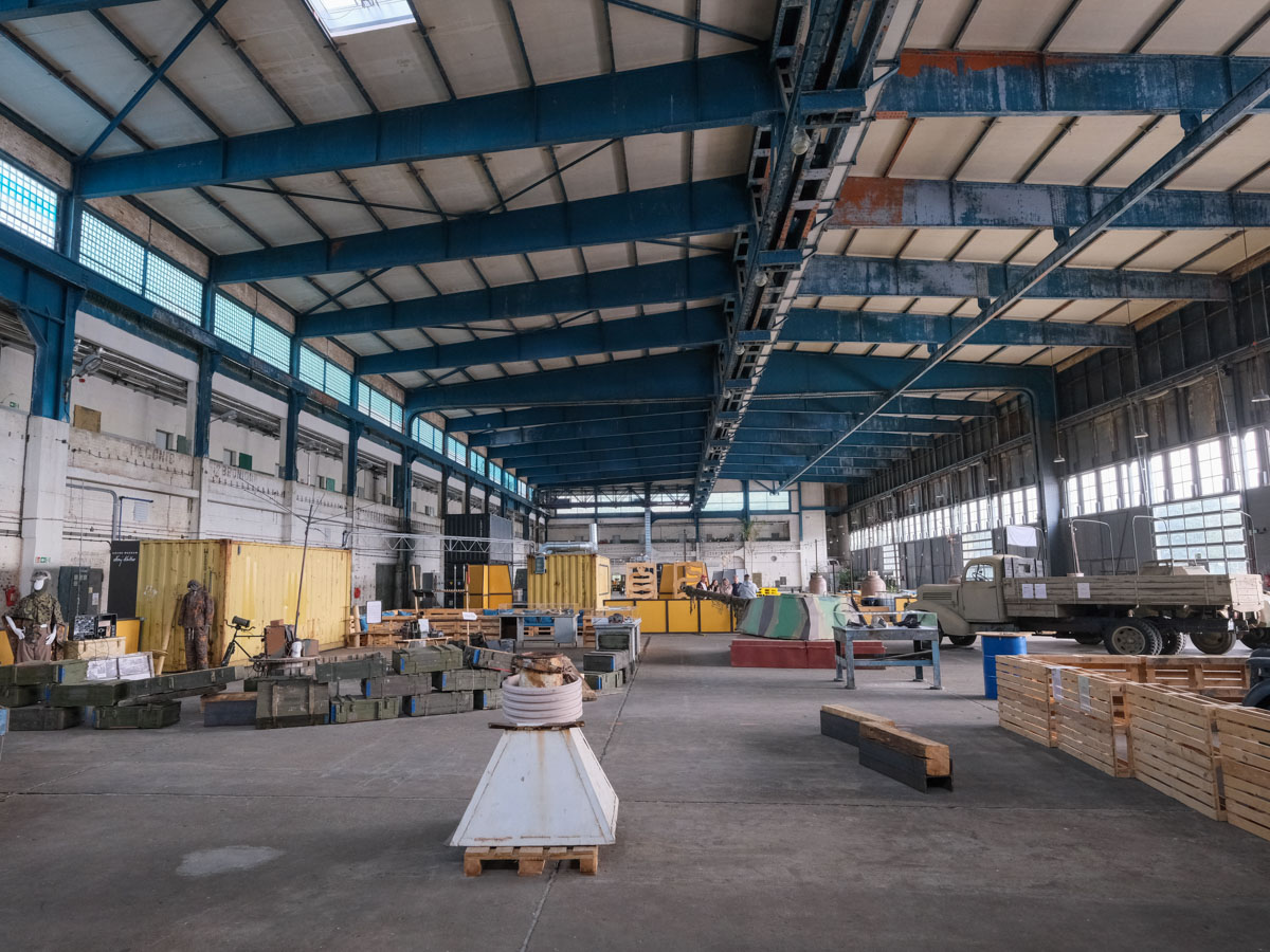 Dawny hangar lotniczy w Milenie.