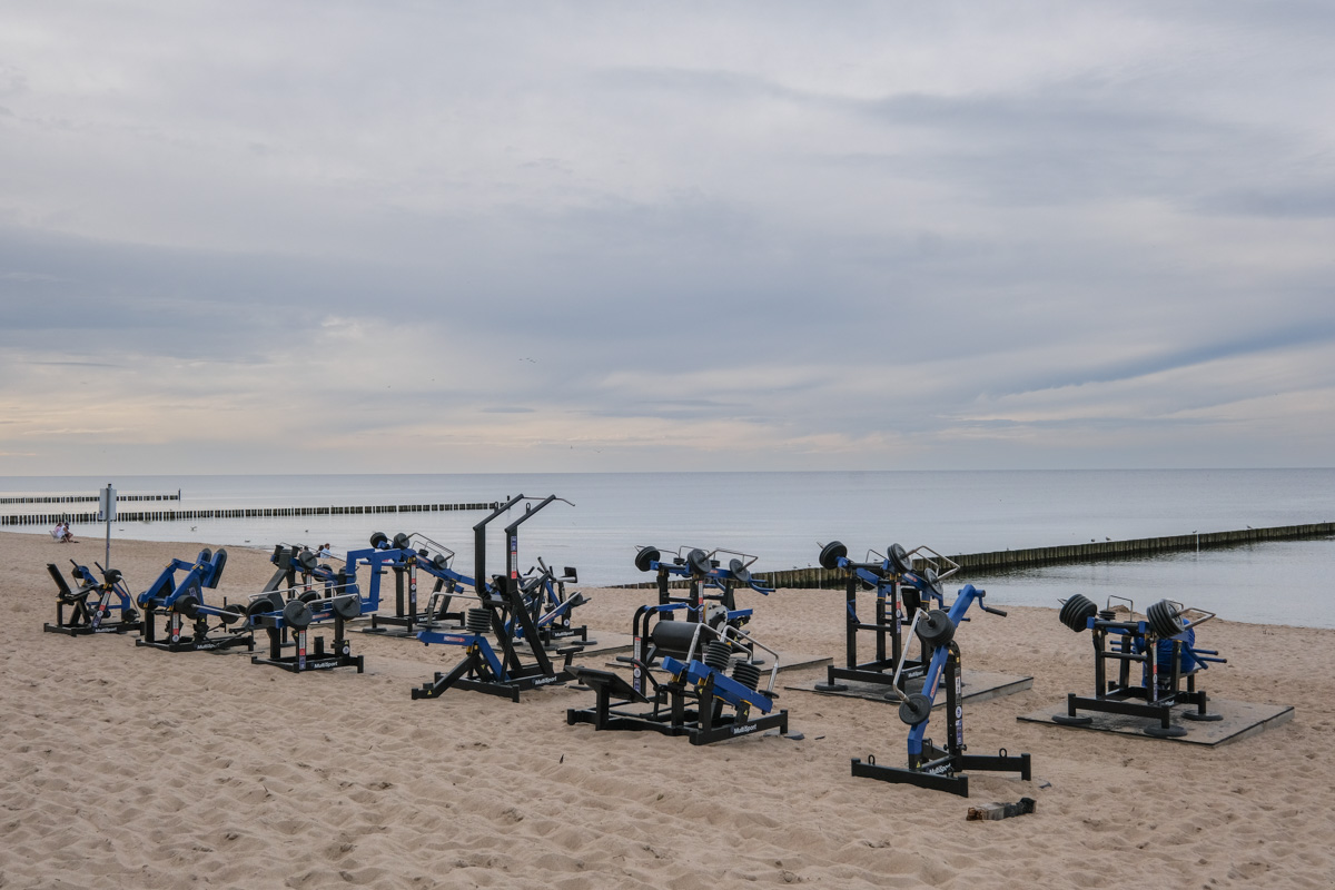Siłownia na plaży w Mielnie.