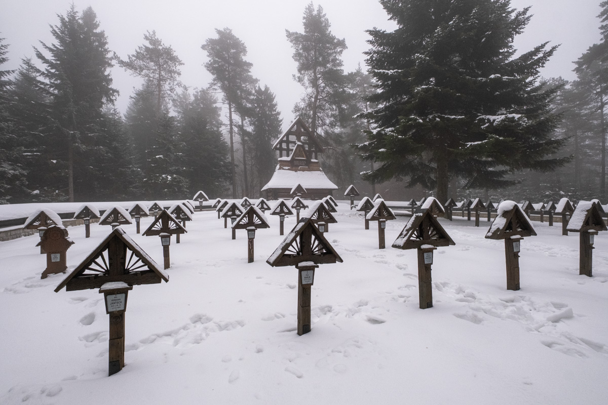 Cmentarz numer 60 na Magurze.